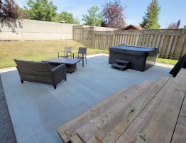 Backyard_Conrete_Patio_Hot_Tub